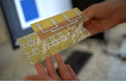 Microstrip patch antenna with FSS structure